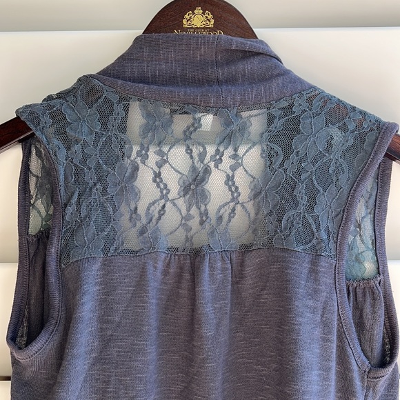 Grey sleeveless tunic sweater with lace top on back and flowy sides open front - Picture 5 of 6